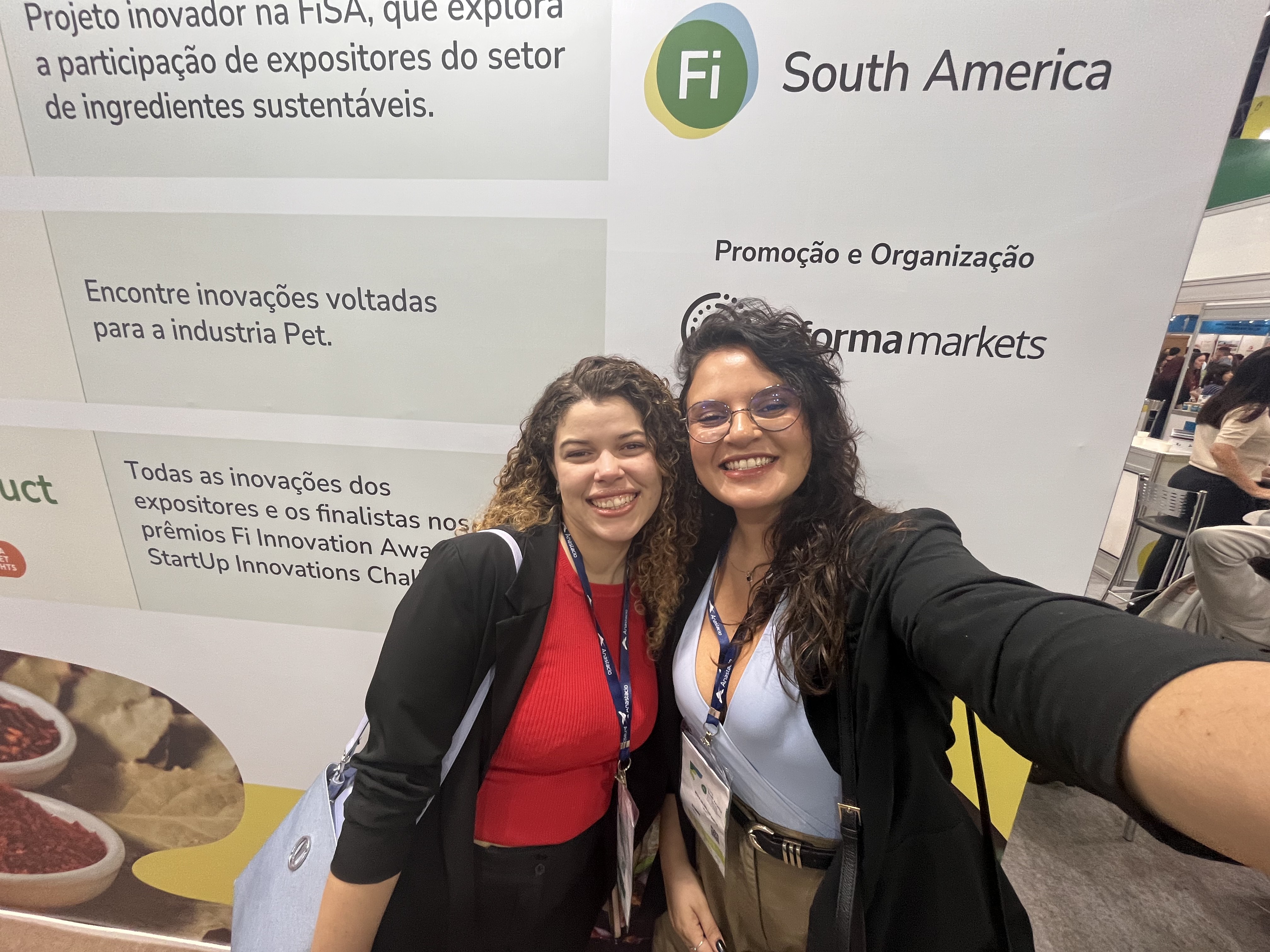 Nicole Galdino e Nathalia Chaves, fundadoras da Ubuntu, na feira Fi South America, em São Paulo